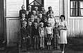 Alaluokat 1962/1963 alakoulun portailla