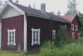 Alakoulun puoleinen sivu kes�ll� 2003